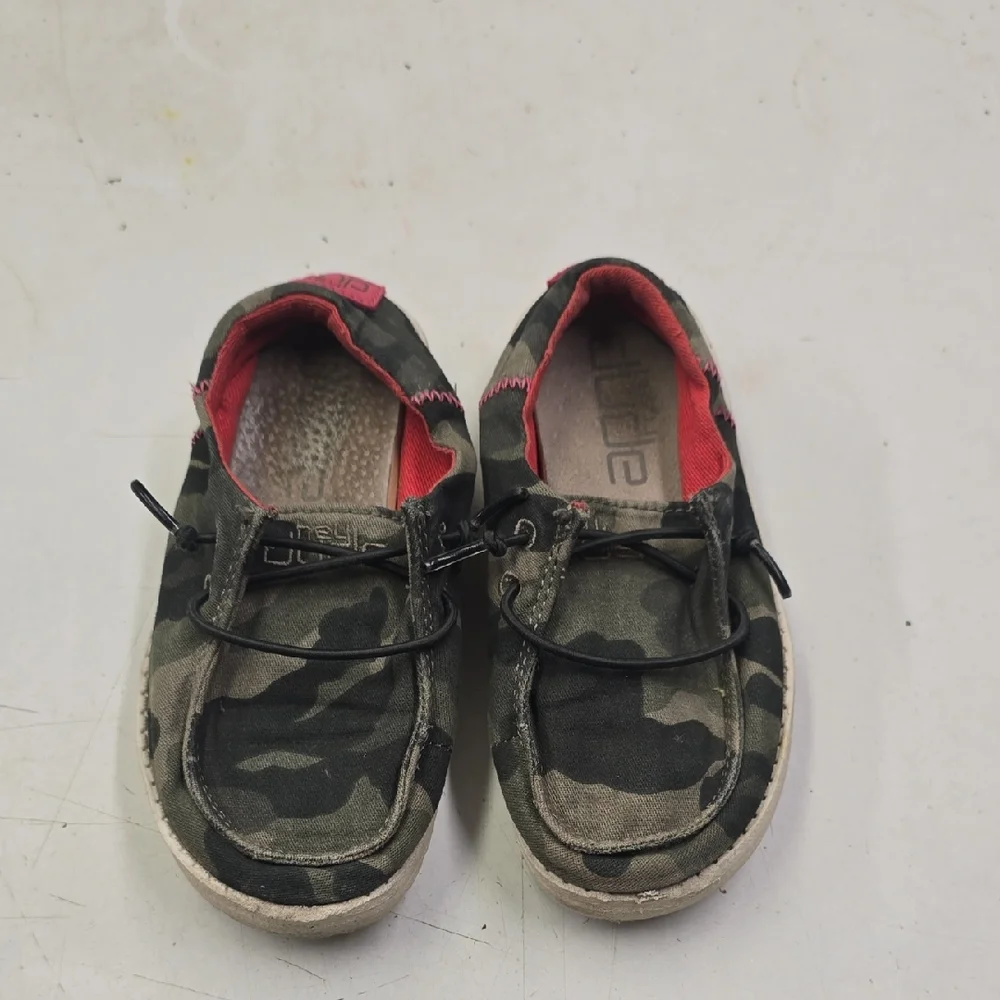 Hey‎ Dude Kids Camouflage with Pink Accents Size 9
